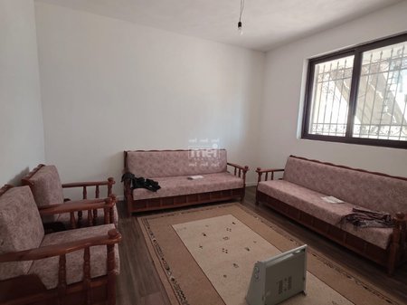 JEPET ME QIRA KATI 1 I NJE SHTEPIE PRIVATE NE SHKOZET!