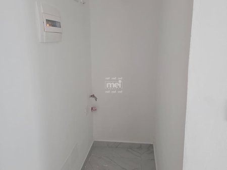 SHITET NJE APARTAMENT 1+1 NE MALI I ROBIT!