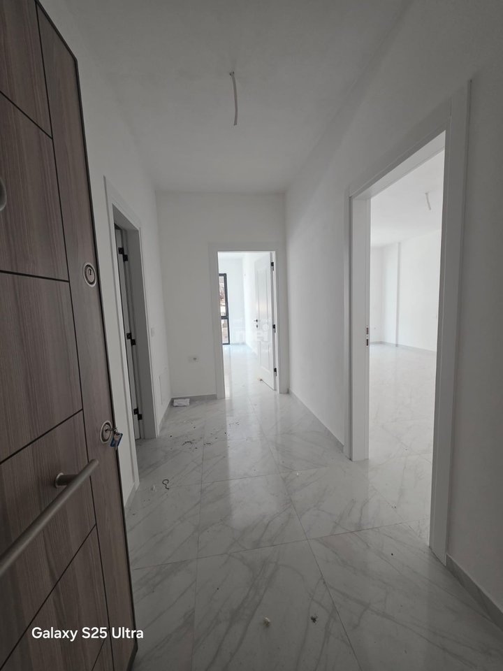 SHITET NJE APARTAMENT 1+1 NE MALI I ROBIT!