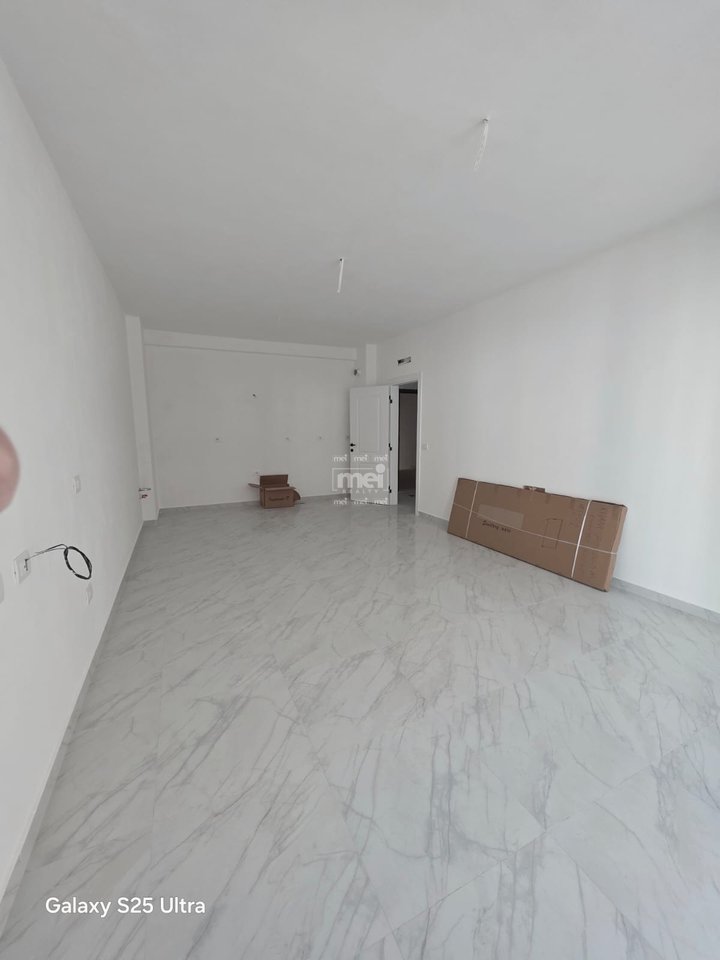 SHITET NJE APARTAMENT 1+1 NE MALI I ROBIT!