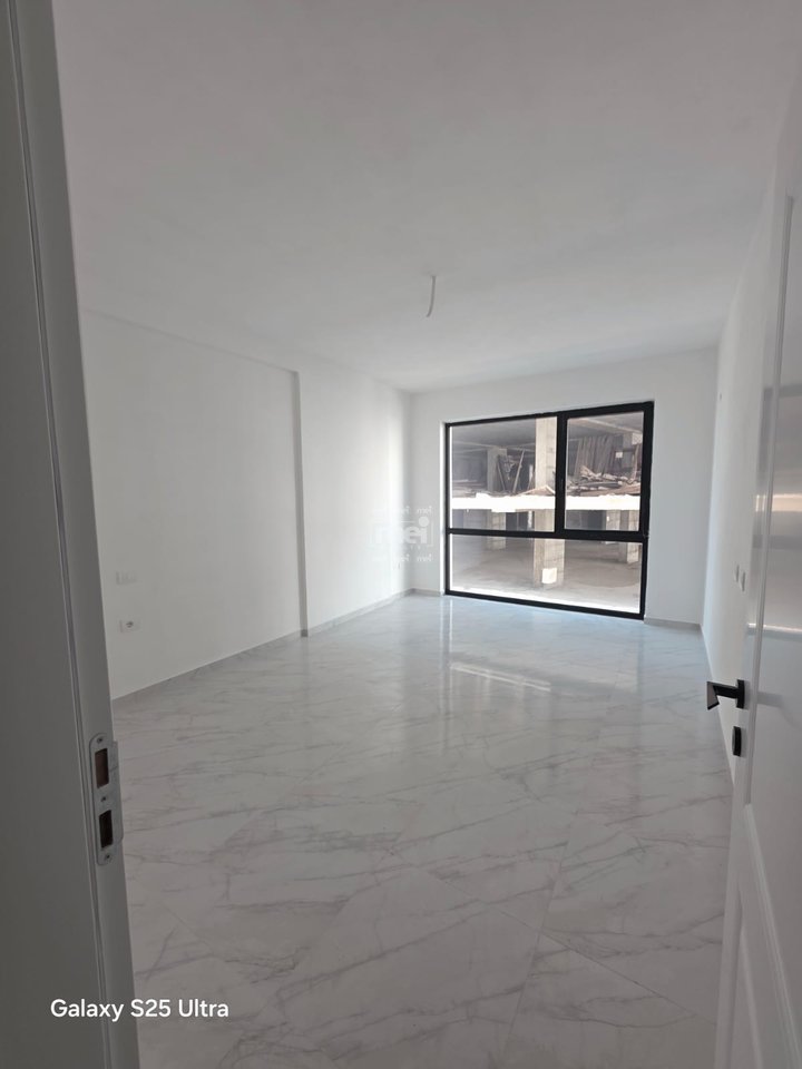 SHITET NJE APARTAMENT 1+1 NE MALI I ROBIT!