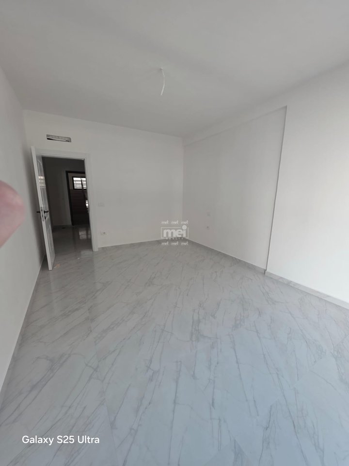 SHITET NJE APARTAMENT 1+1 NE MALI I ROBIT!