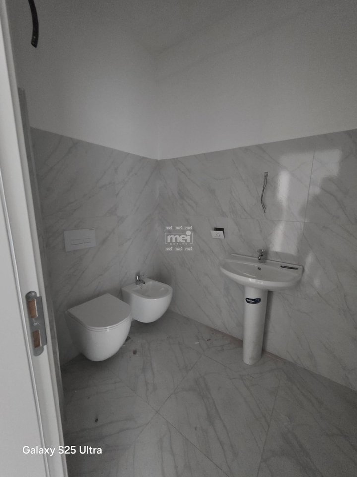 SHITET NJE APARTAMENT 1+1 NE MALI I ROBIT!