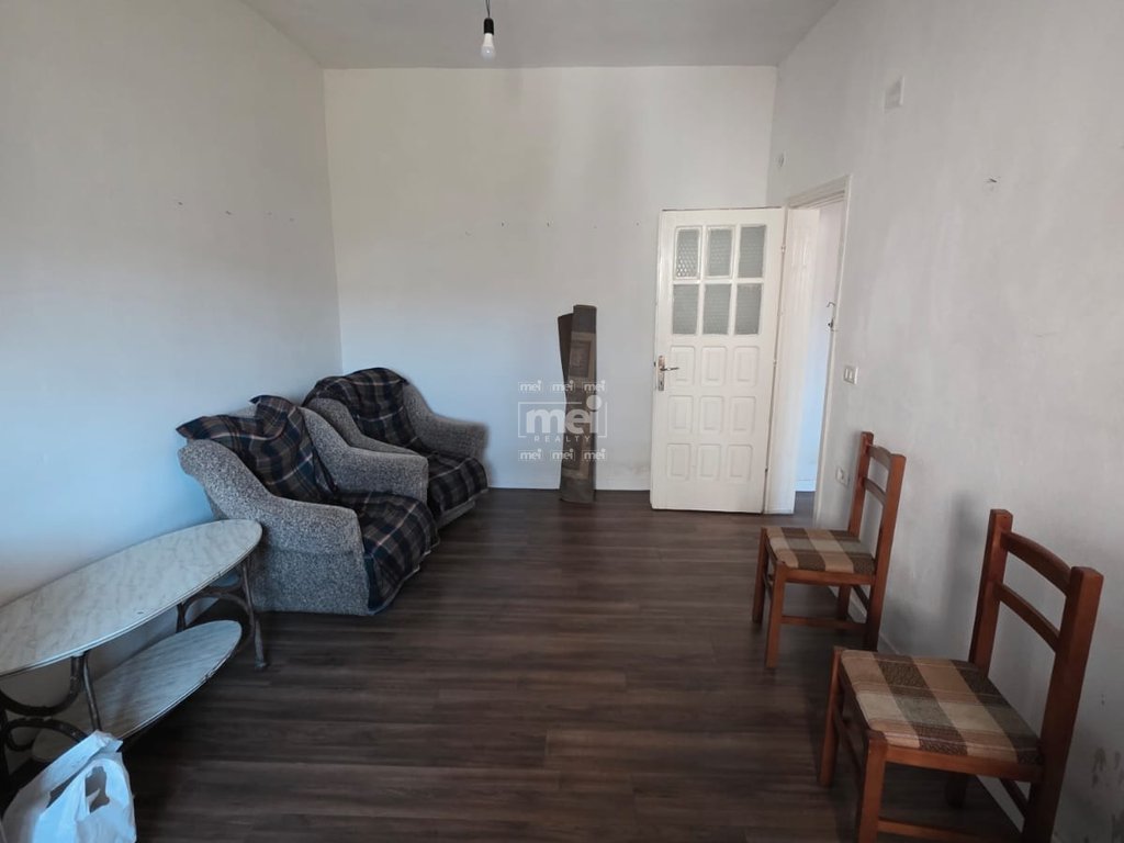 JEPET ME QIRA KATI 1 I NJE SHTEPIE PRIVATE NE SHKOZET!