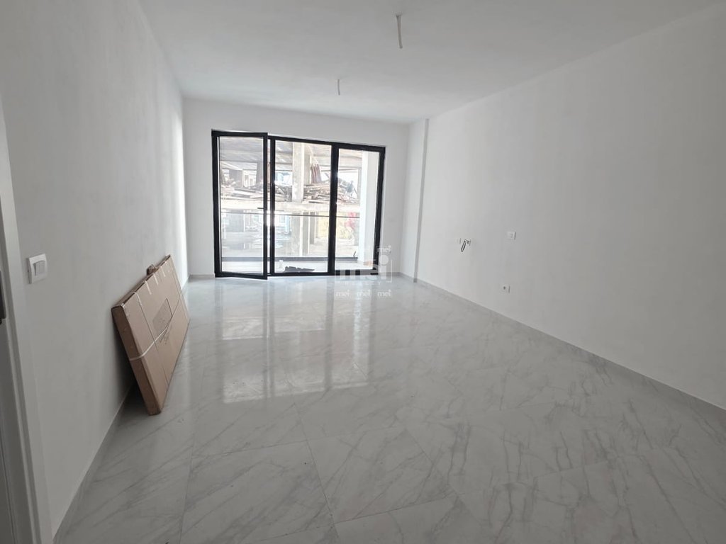 SHITET NJE APARTAMENT 1+1 NE MALI I ROBIT!