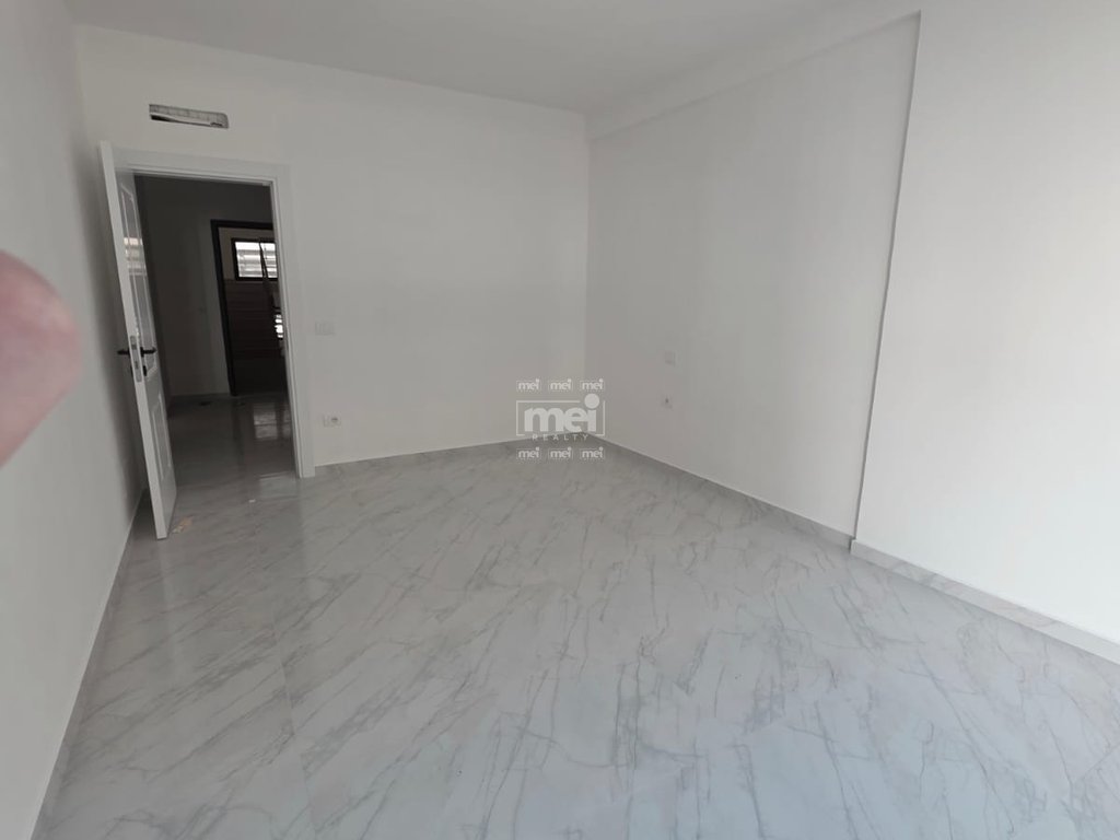 SHITET NJE APARTAMENT 1+1 NE MALI I ROBIT!