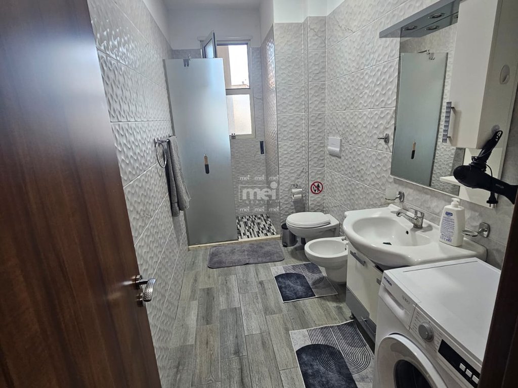 JEPET ME QIRA KATI I DYTE I NJE VILE NE QENDER DURRES!