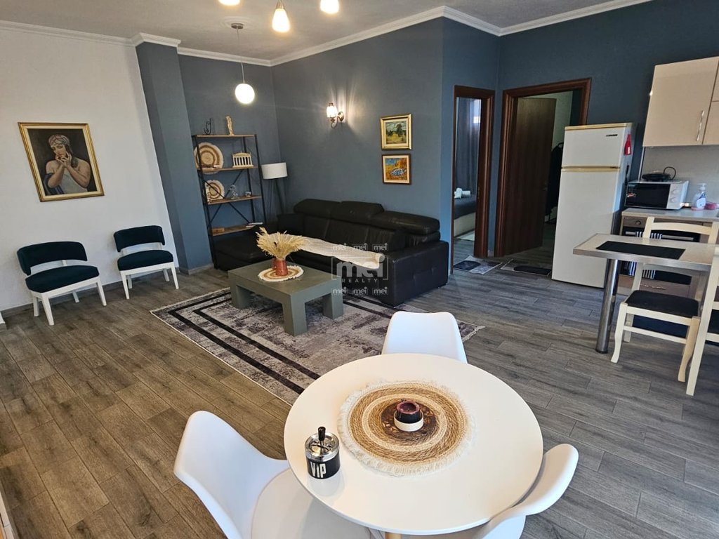 JEPET ME QIRA KATI I DYTE I NJE VILE NE QENDER DURRES!