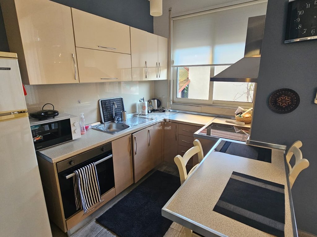 JEPET ME QIRA KATI I DYTE I NJE VILE NE QENDER DURRES!