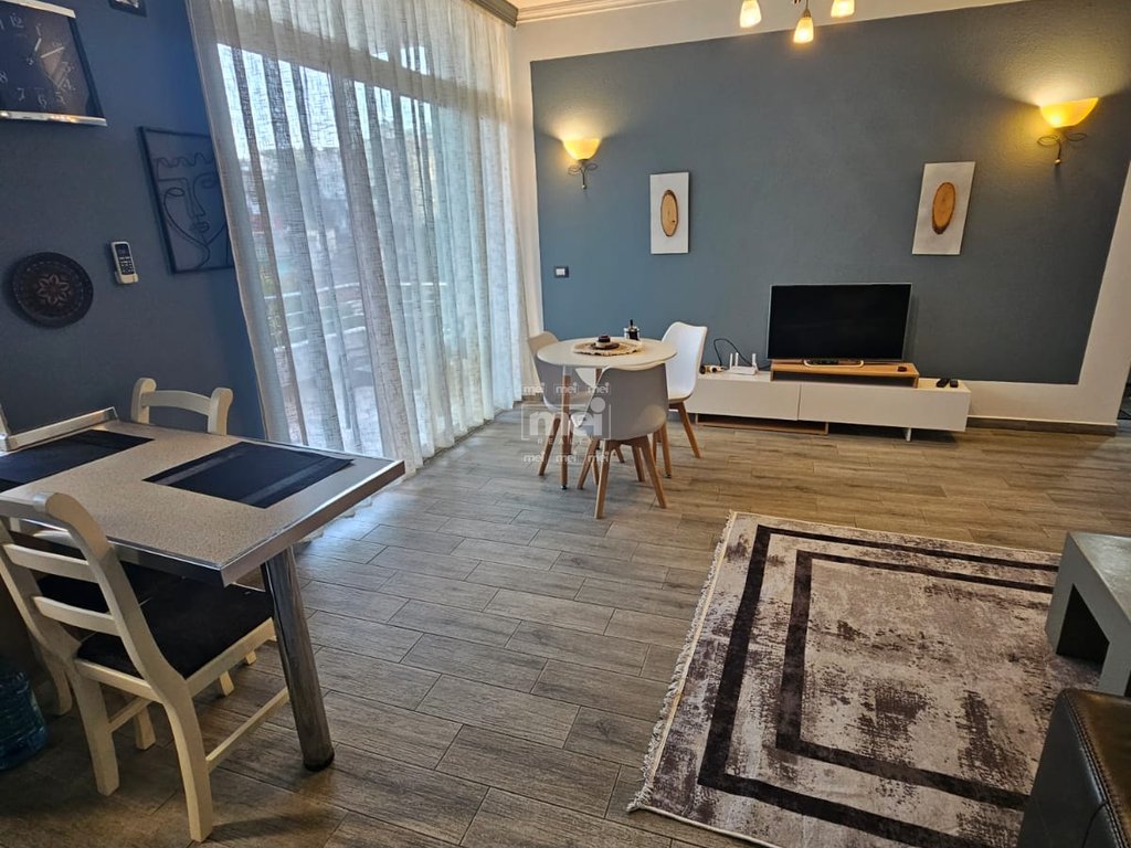 JEPET ME QIRA KATI I DYTE I NJE VILE NE QENDER DURRES!