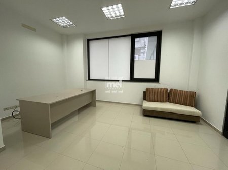 AMBIENT KOMERCIAL PER QIRA NE QENDER!