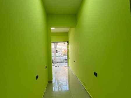 JEPET ME QIRA AMBIENT PRANE DREJTORISE SE POLICISE, DURRES!