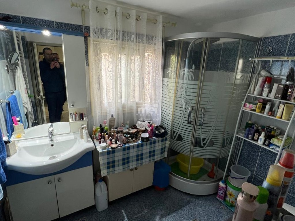 JEPET ME QIRA VILE AFER MUZEUMIT!