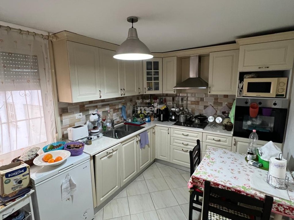 JEPET ME QIRA VILE AFER MUZEUMIT!