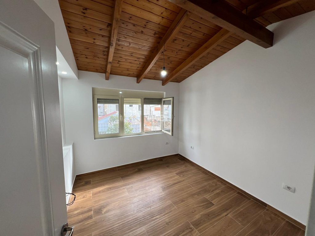 JEPET ME QIRA VILE AFER MUZEUMIT!