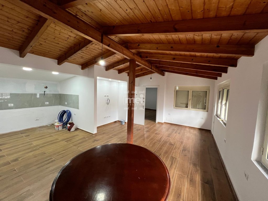 JEPET ME QIRA VILE AFER MUZEUMIT!