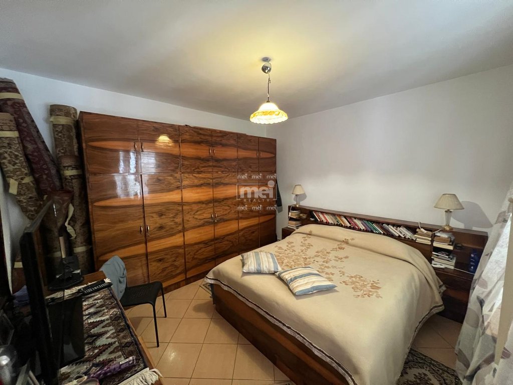 JEPET ME QIRA VILE AFER MUZEUMIT!