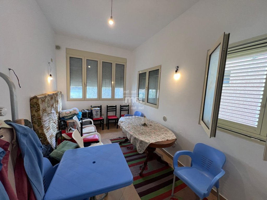 JEPET ME QIRA VILE AFER MUZEUMIT!