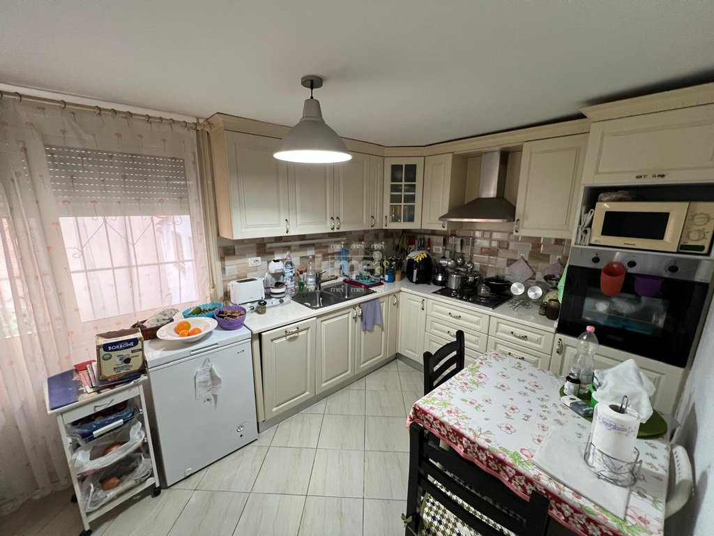 SHITET VILE AFER MUZEUMIT!