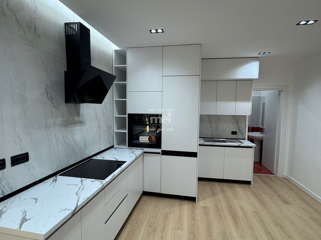 SHITET APARTAMENT 1+1 PRANE UJESJELLESIT, DURRES!