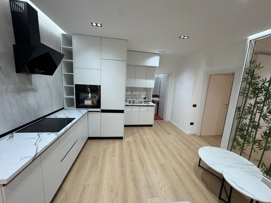 SHITET APARTAMENT 1+1 PRANE UJESJELLESIT, DURRES!