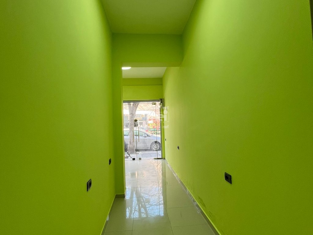 JEPET ME QIRA AMBIENT PRANE DREJTORISE SE POLICISE, DURRES!