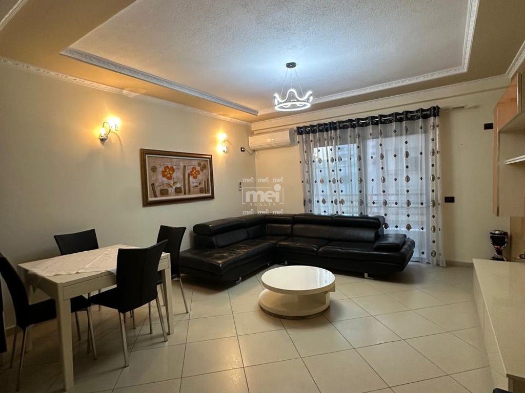 JEPET ME QIRA APARTAMENT 2+1 TEK DREJTORIA E POLICISE