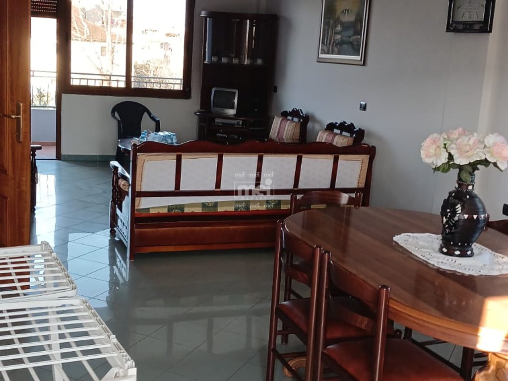 SHITET GODINË 5-KATËSHE NË ARAPAJ!!