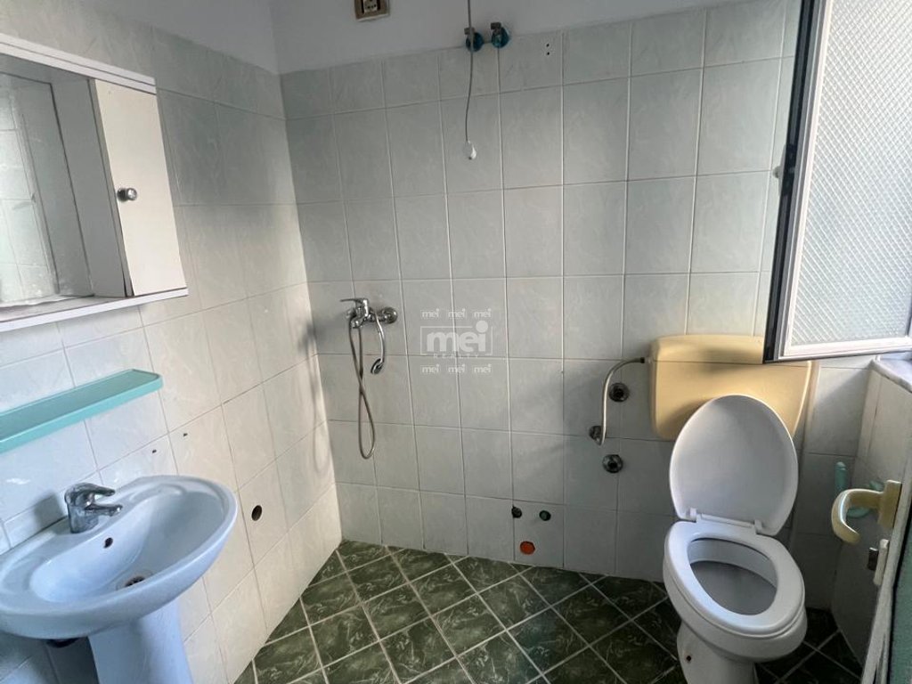 JEPET ME QIRA KAT VILE VILE NE ILIRIA!