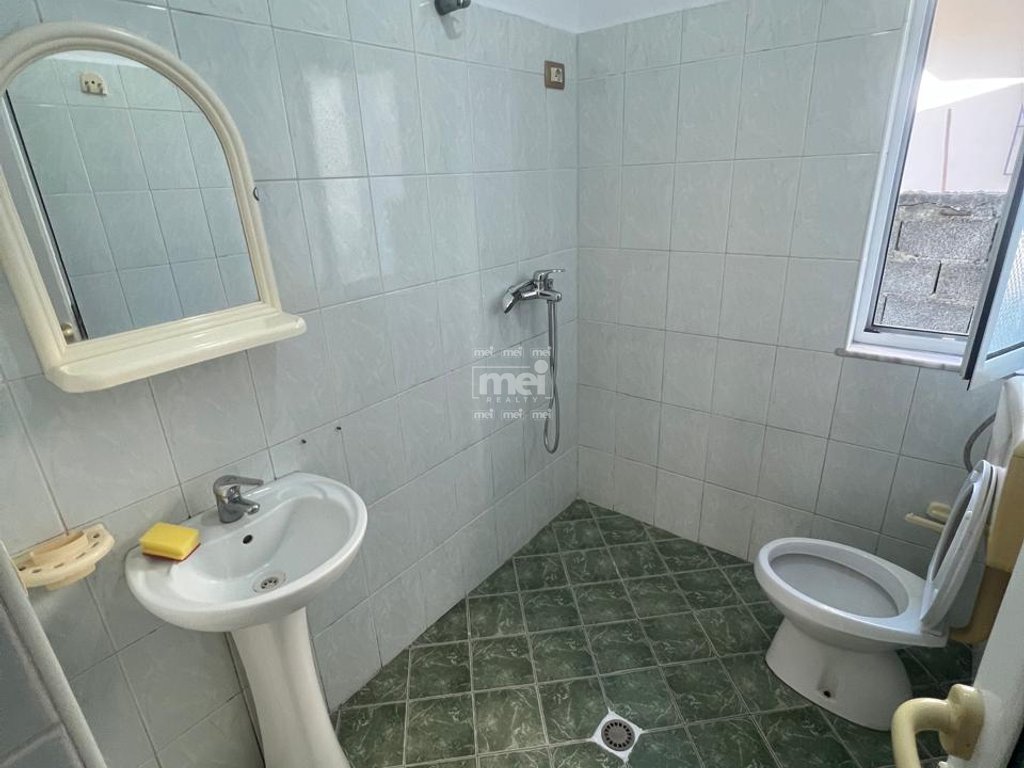 JEPET ME QIRA KAT VILE VILE NE ILIRIA!