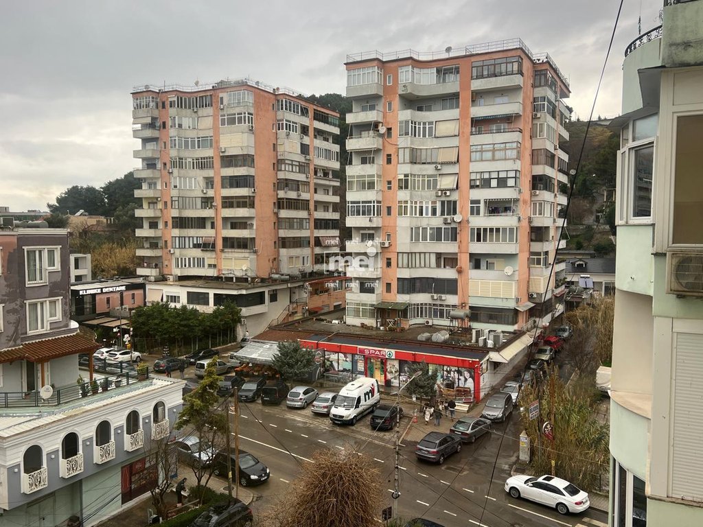JEPET ME QIRA APARTAMENT  3+1+2 NE VOLLGA!