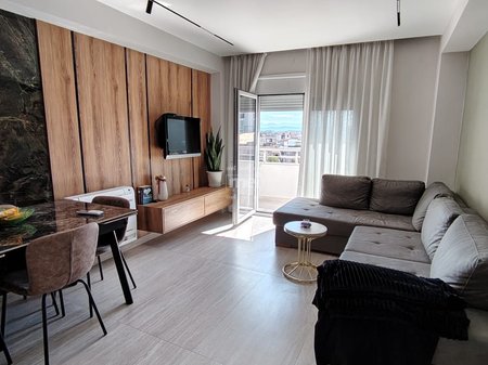 SHITET APARTAMENT 2+1 PRANE UKD!