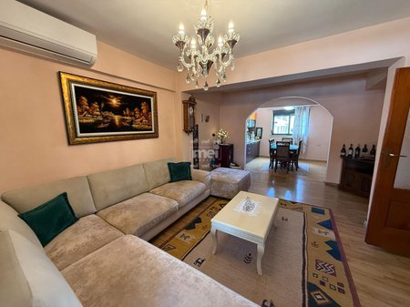 JEPET APARTAMENT ME QIRA 2+1 TE RRUGA E RE E PORTIT!