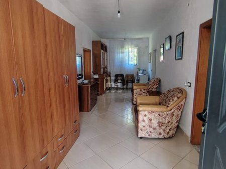SHTEPI PRIVATE NE SHITJE PRANE CURRILAVE