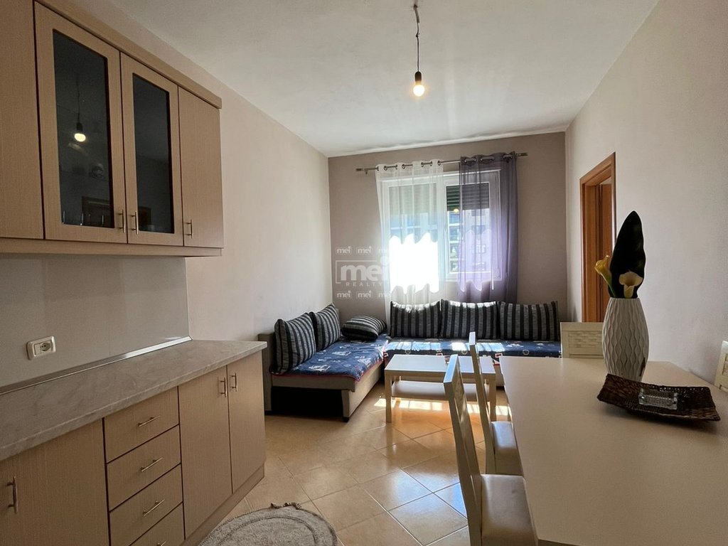 JEPET ME QERA APARTAMENT NE SHKEMB KAVAJE!