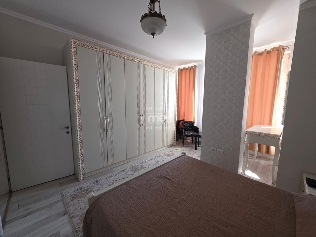 JEPET APARTAMENT ME QIRA 2+1 NE QENDER TE DURRESIT ME PAMJE DETI