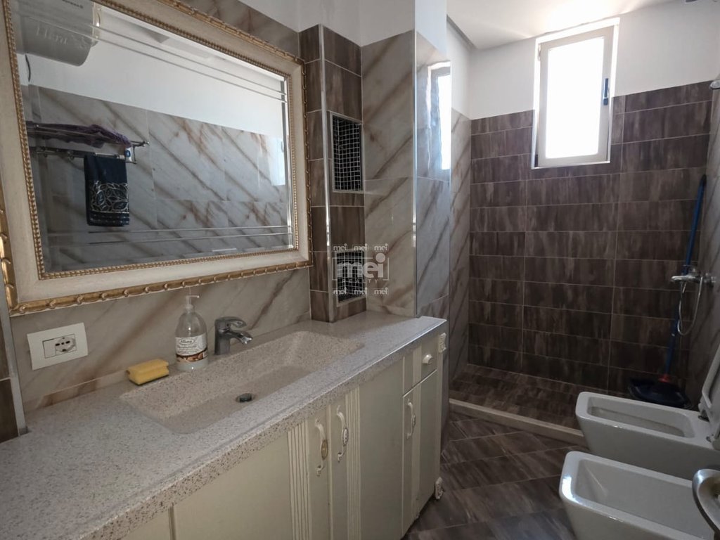 JEPET APARTAMENT ME QIRA 2+1 NE QENDER TE DURRESIT ME PAMJE DETI