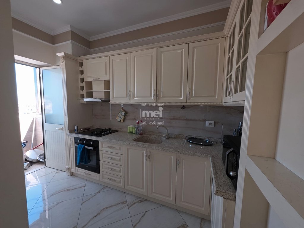 JEPET APARTAMENT ME QIRA 2+1 NE QENDER TE DURRESIT ME PAMJE DETI