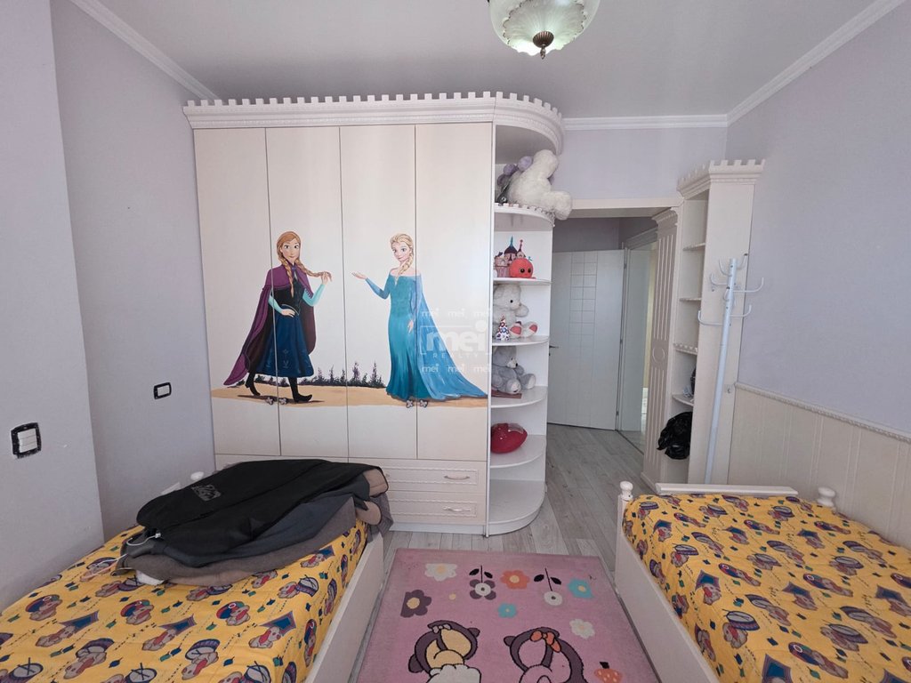 JEPET APARTAMENT ME QIRA 2+1 NE QENDER TE DURRESIT ME PAMJE DETI