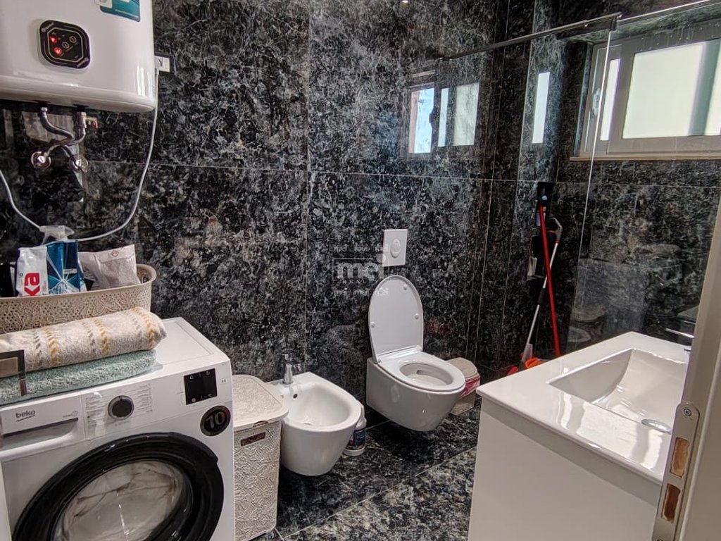 SHITET APARTAMENT 2+1 PRANE UKD!