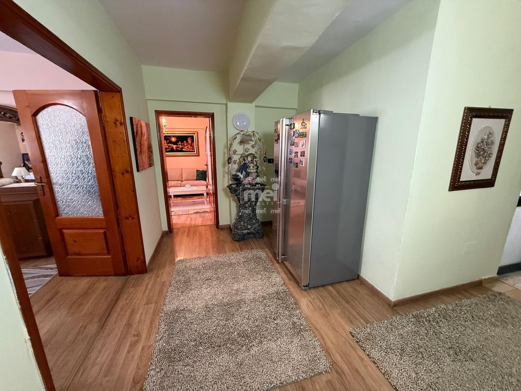 JEPET APARTAMENT ME QIRA 2+1 TE RRUGA E RE E PORTIT!
