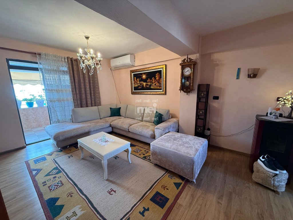 JEPET APARTAMENT ME QIRA 2+1 TE RRUGA E RE E PORTIT!
