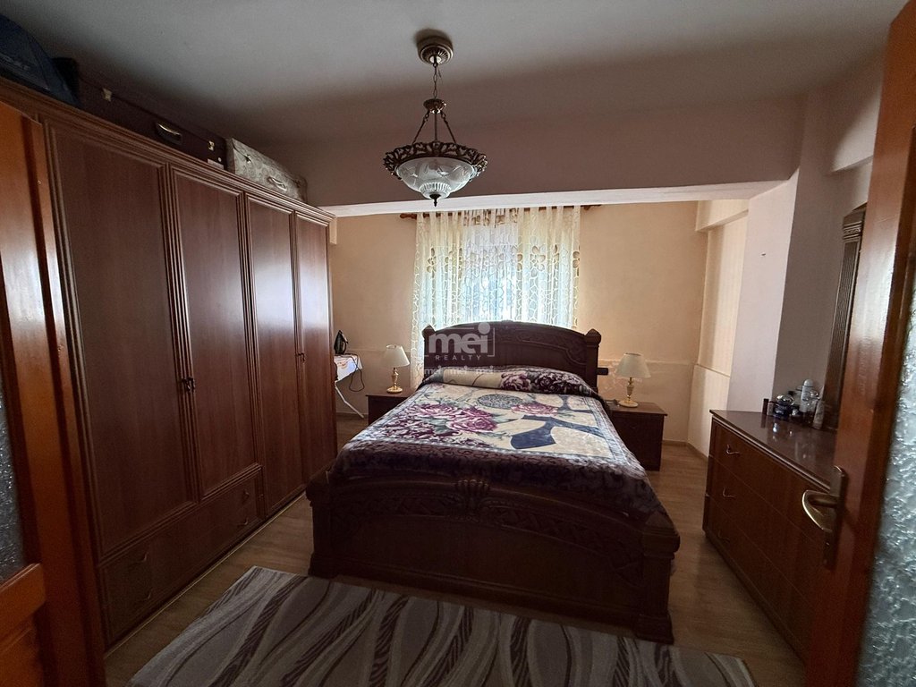 JEPET APARTAMENT ME QIRA 2+1 TE RRUGA E RE E PORTIT!