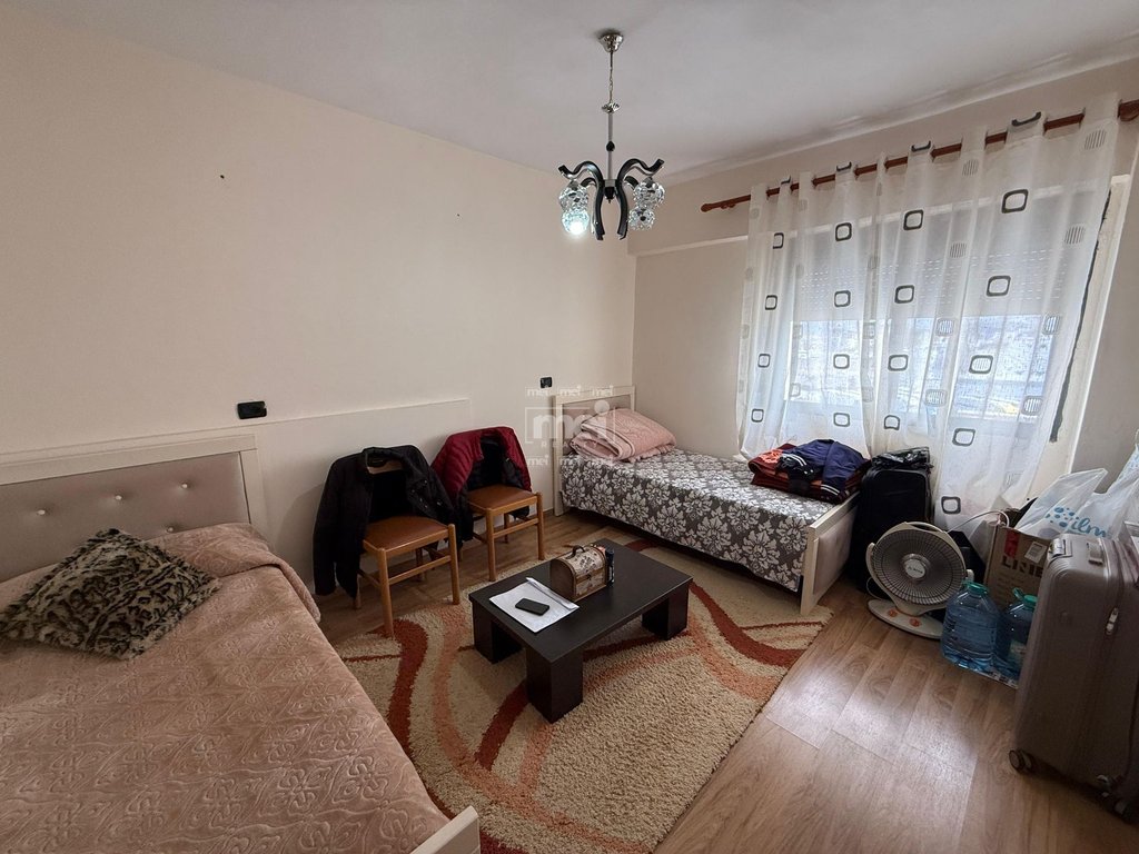 JEPET APARTAMENT ME QIRA 2+1 TE RRUGA E RE E PORTIT!
