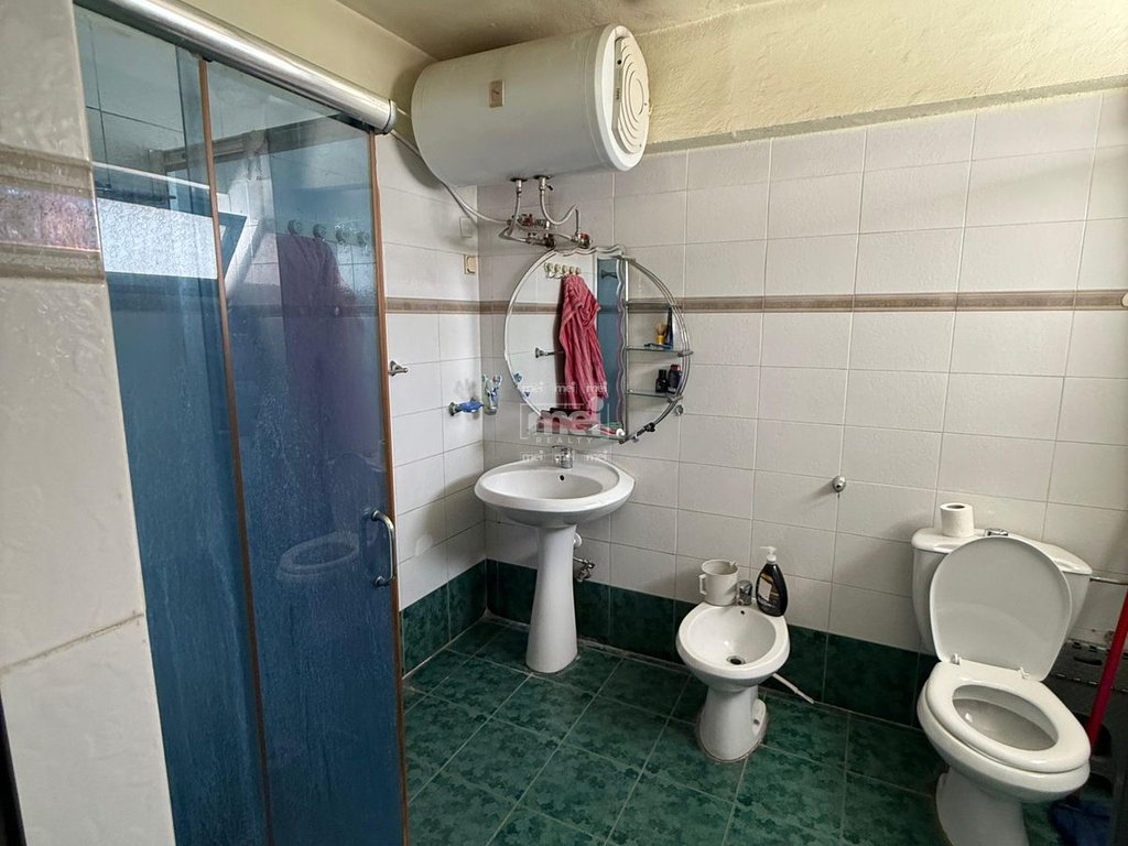 JEPET APARTAMENT ME QIRA 2+1 TE RRUGA E RE E PORTIT!