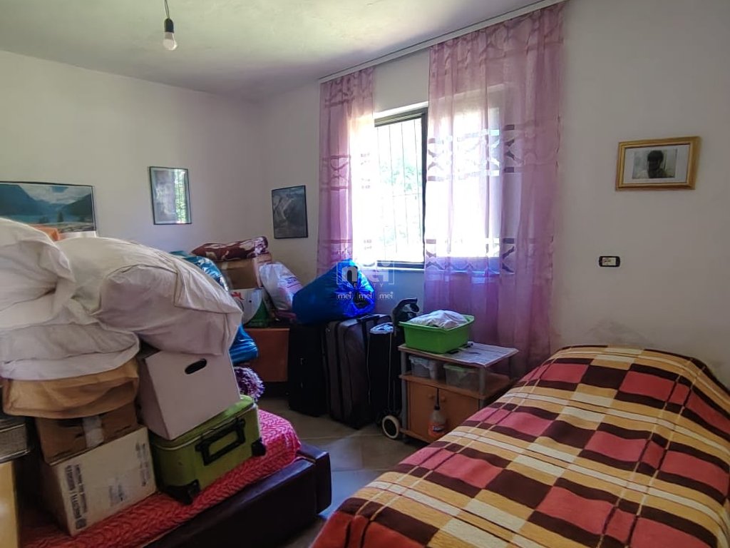 SHTEPI PRIVATE NE SHITJE PRANE CURRILAVE