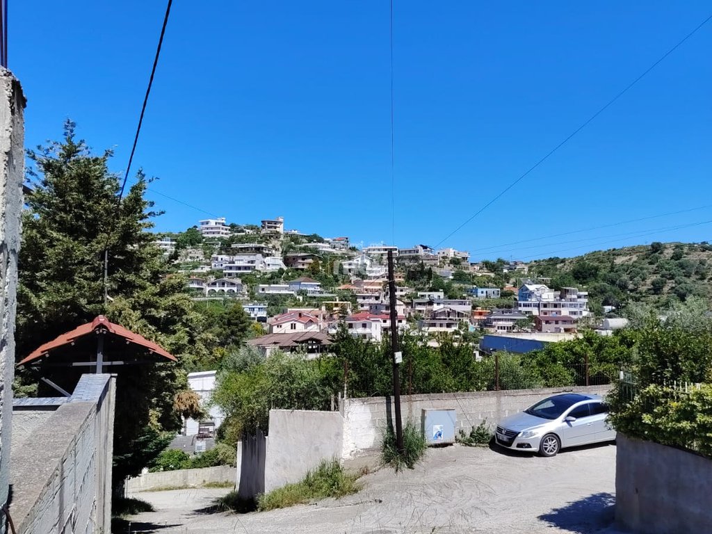 SHTEPI PRIVATE NE SHITJE PRANE CURRILAVE
