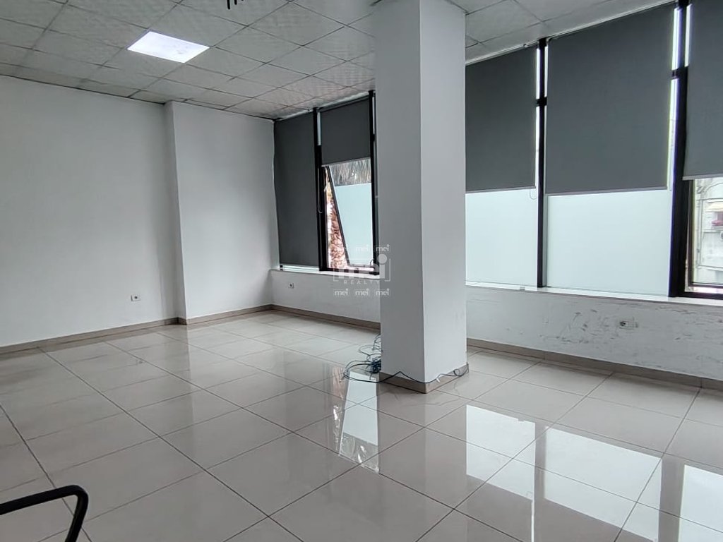 JEPET ME QIRA AMBIENT ZYRE NE QENDER DURRES!