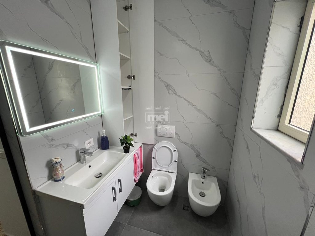 JEPET ME QIRA APARTAMENT 2+1+2 ME PAMJE NGA DETI TEK RRUGA E RE E PORTIT!