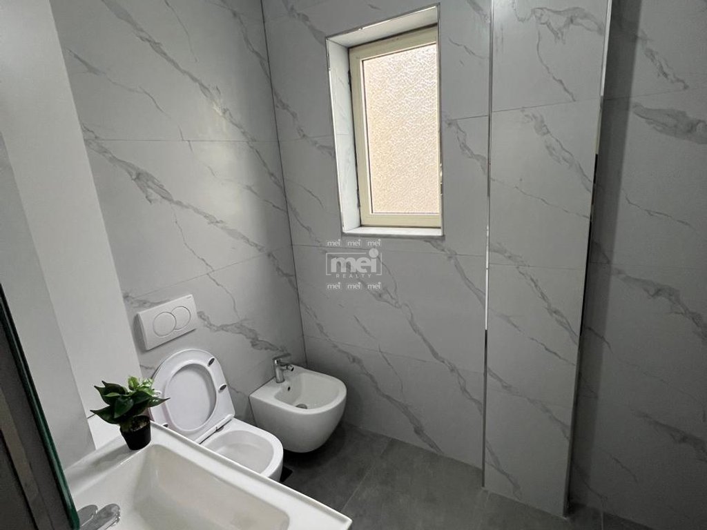 JEPET ME QIRA APARTAMENT 2+1+2 ME PAMJE NGA DETI TEK RRUGA E RE E PORTIT!